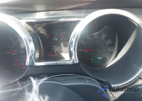 2008 Ford Mustang V6 Deluxe/V6 Premium z USA, uszkodzony, nr VIN 1ZVHT80N285101881